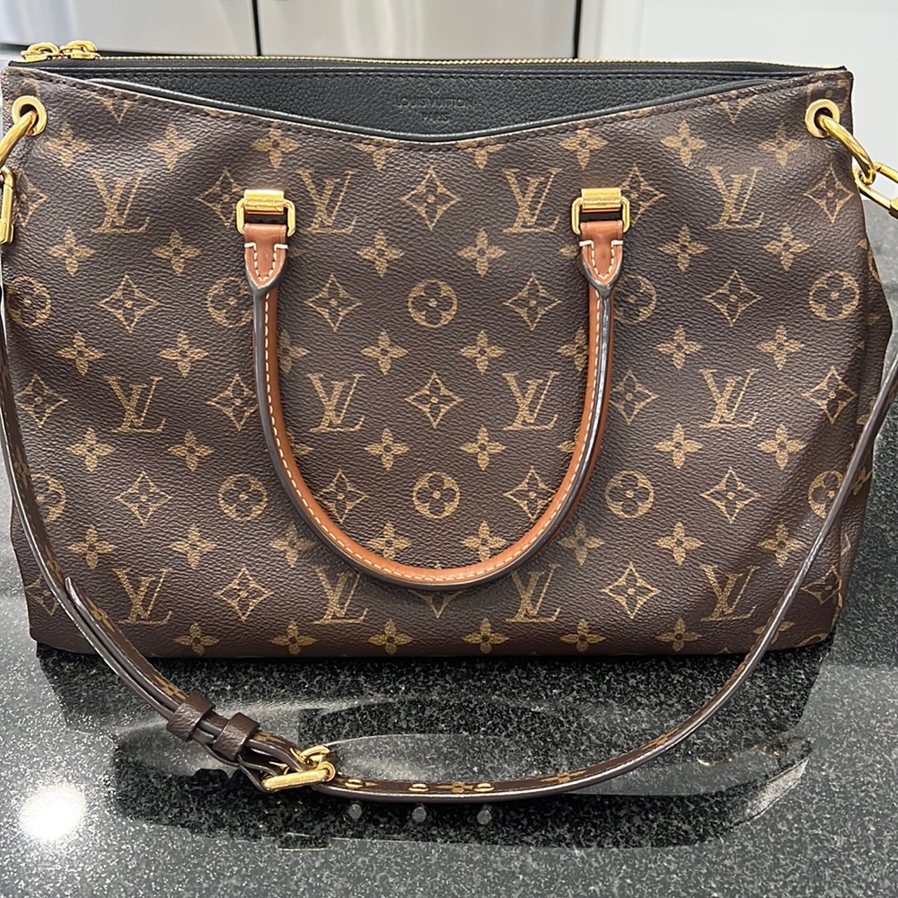 Used Louis Vuitton bag in great condition.